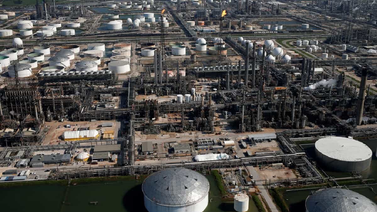 El titular de Pemex adelantó que además se impulsará la renovación de otras refinerías.