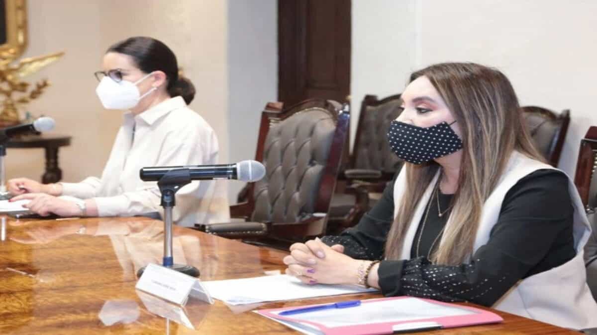 Enfermera que fingió vacunar a abuelita contra Covid en Puebla sería inhabilitada
