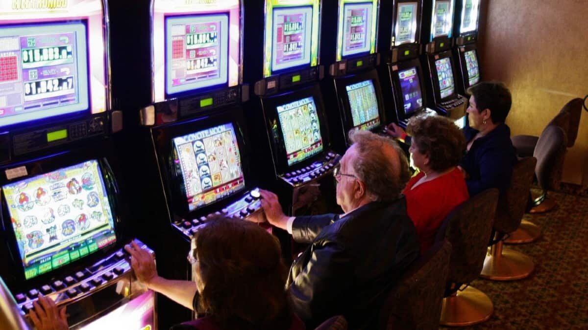 Erik "El Terrible" Morales propuso regular las apuestas a través de reformas a la Ley de Juegos y Sorteos.