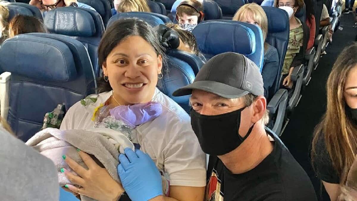 El bebé nació en el viaje de sus padres al citado destino turístico, quienes no sospechaban del embarazo.
