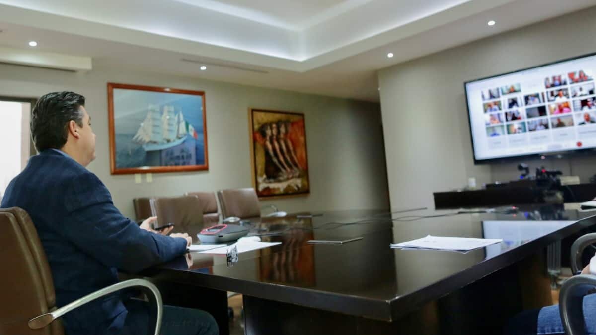 Reaparece Cabeza de Vaca en reunión con gobernadores y Olga Sánchez Cordero