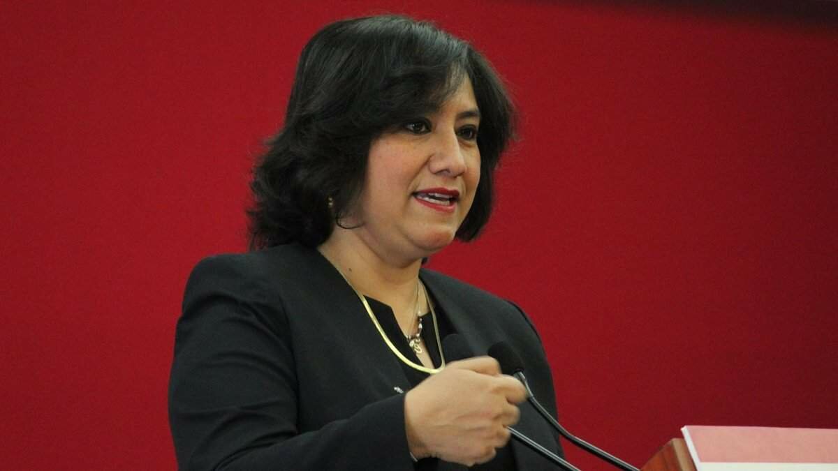 Pone AMLO en duda continuidad de Irma Eréndira Sandoval al frente de la SFP