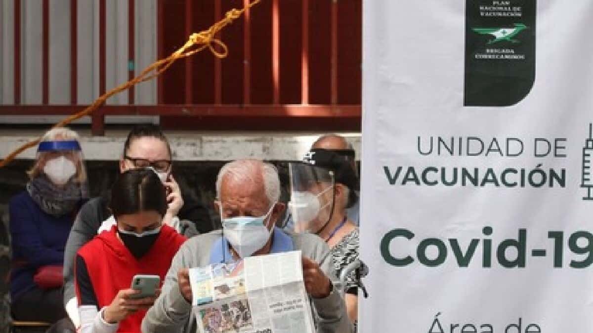 AMLO indicó que el miércoles se alcanzó el récord de 604 mil 65 vacunas contra Covid-19 aplicadas en el país.