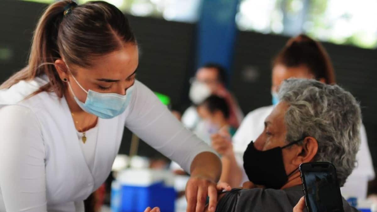 La SSA habilitó el registro para la vacunación de los adultos de 40 a 49 años.