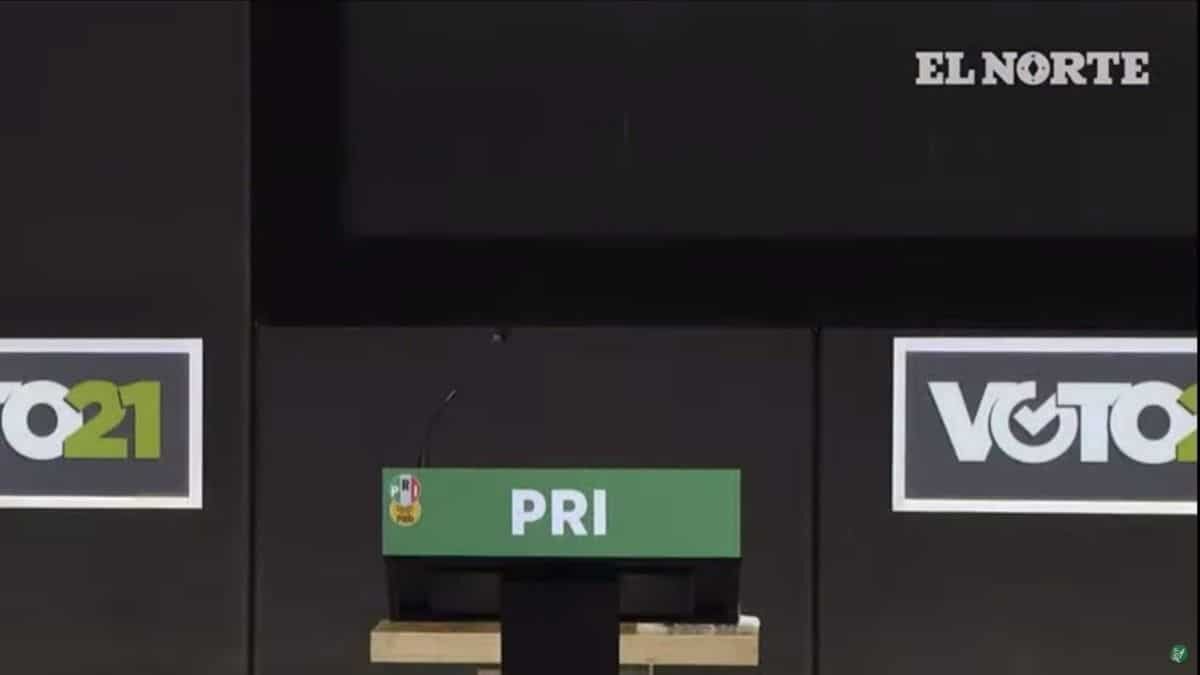 ¡Solo, solín, solito! Samuel García asiste a debate; los demás candidatos no se presentan