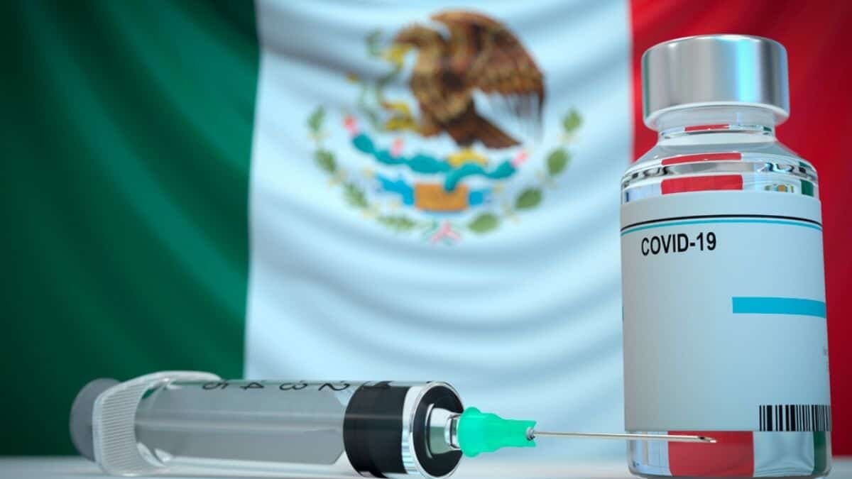 De acuerdo con partidos de oposición, la aplicación de la vacuna anticovid ha sido muy lenta por lo que piden más rapidez para evitar un aumento de contagios en el regreso a clases