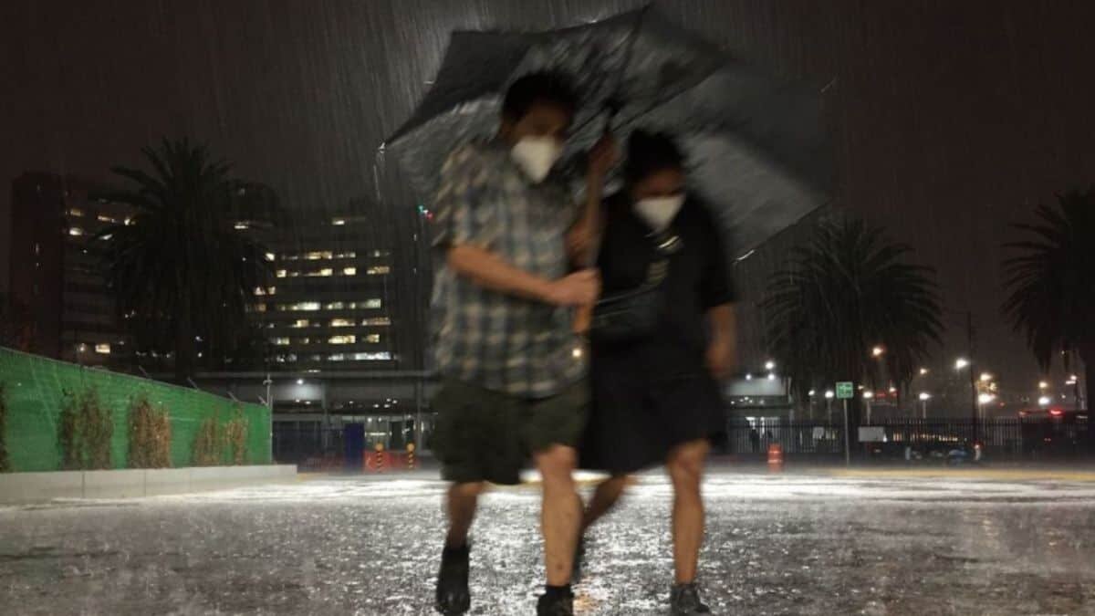Deja huracán Enrique daños e inundaciones en Colima