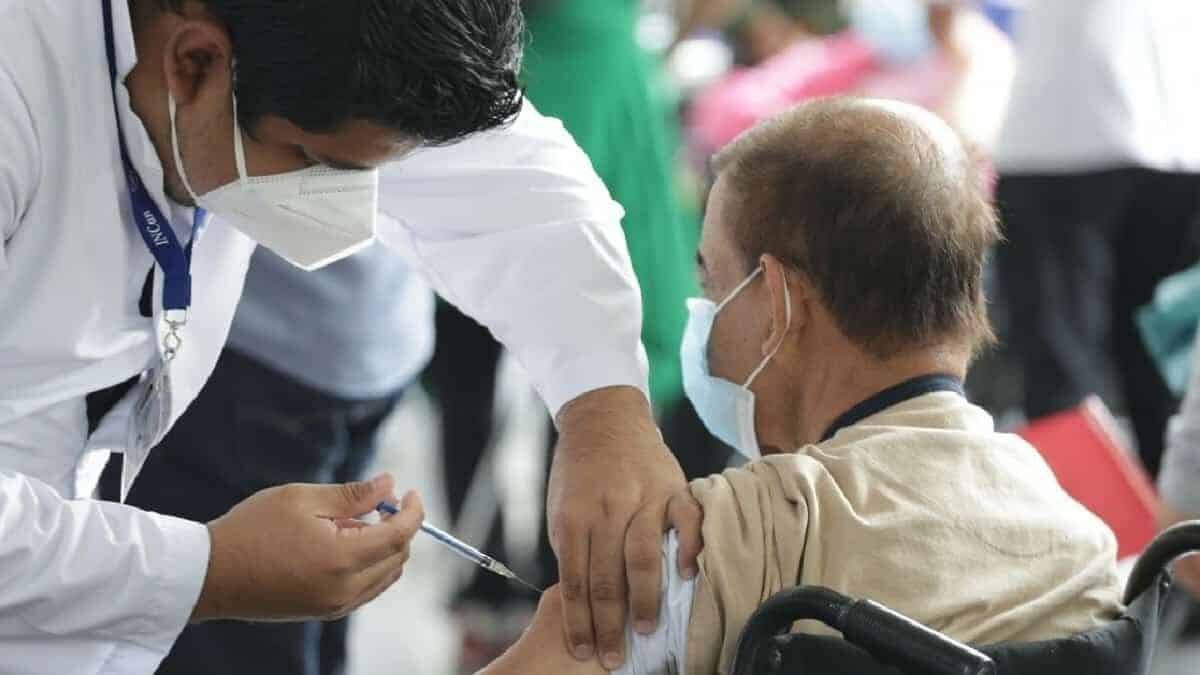 Vacunas donadas por Gobiernos de Eu y México funcionarán como estrategia bilateral para reabrir los puentes internacionales de México-Estados Unidos.