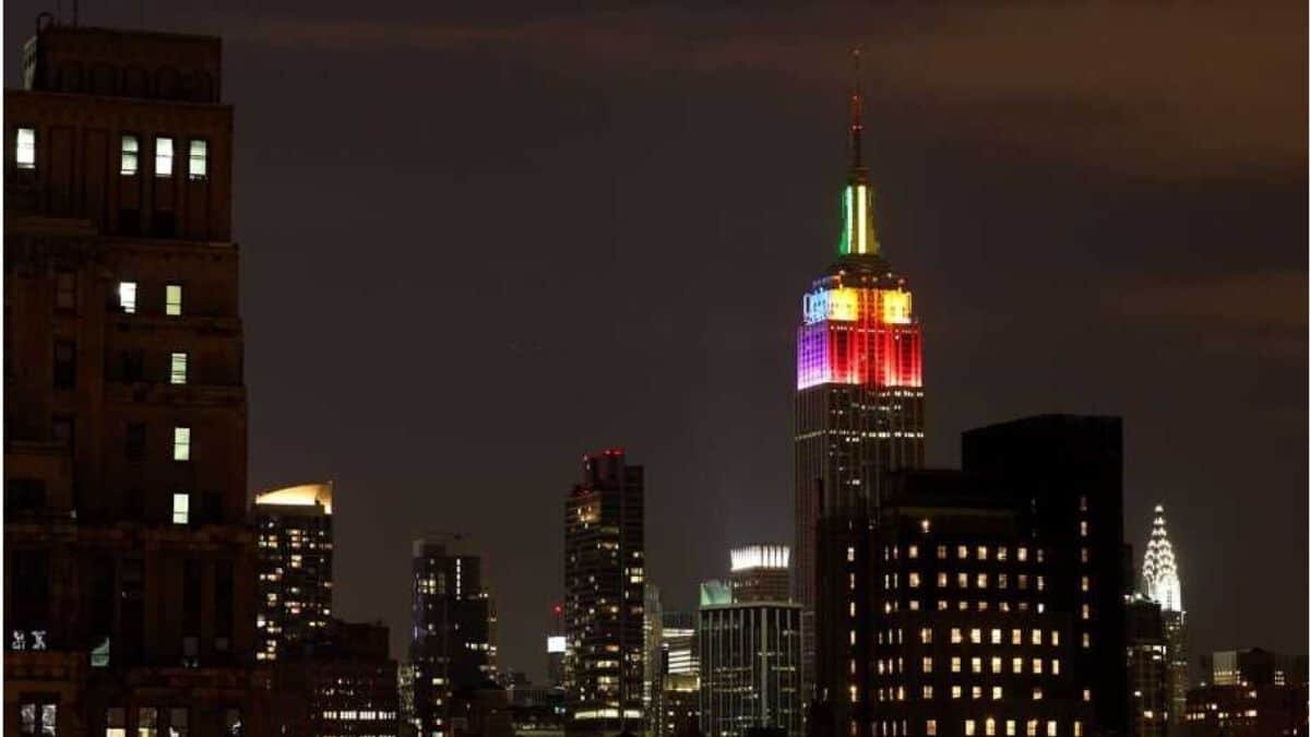 Edificios emblemáticos de Nueva York se iluminarán con luces de diferentes colores para apoyar al movimiento LGBT+