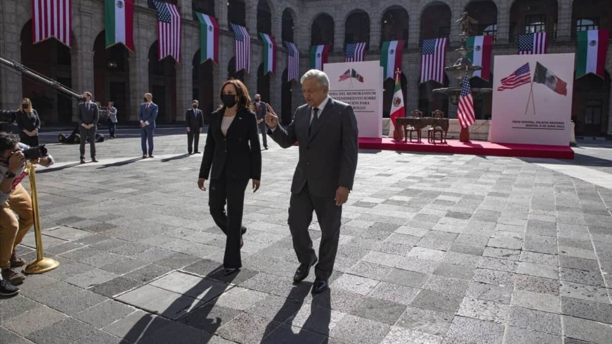 Acuerdan AMLO y Kamala Harris crear grupo para desmantelar redes de polleros