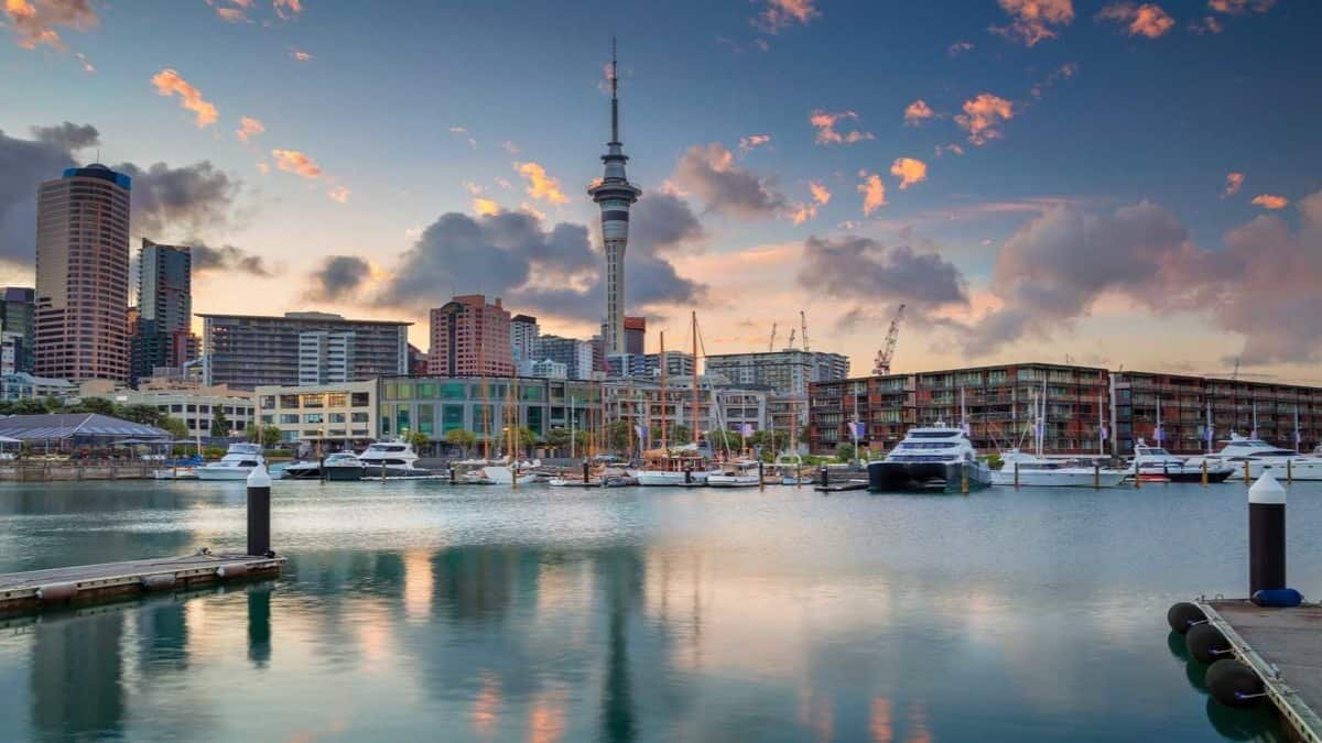 Te decimos cuáles son las 10 ciudades más y menos habitables del mundo en este 2021.