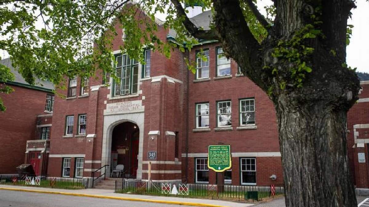 La sociedad canadiense lamentó el hallazgo de los restos de varios menores en un internado gubernamental.