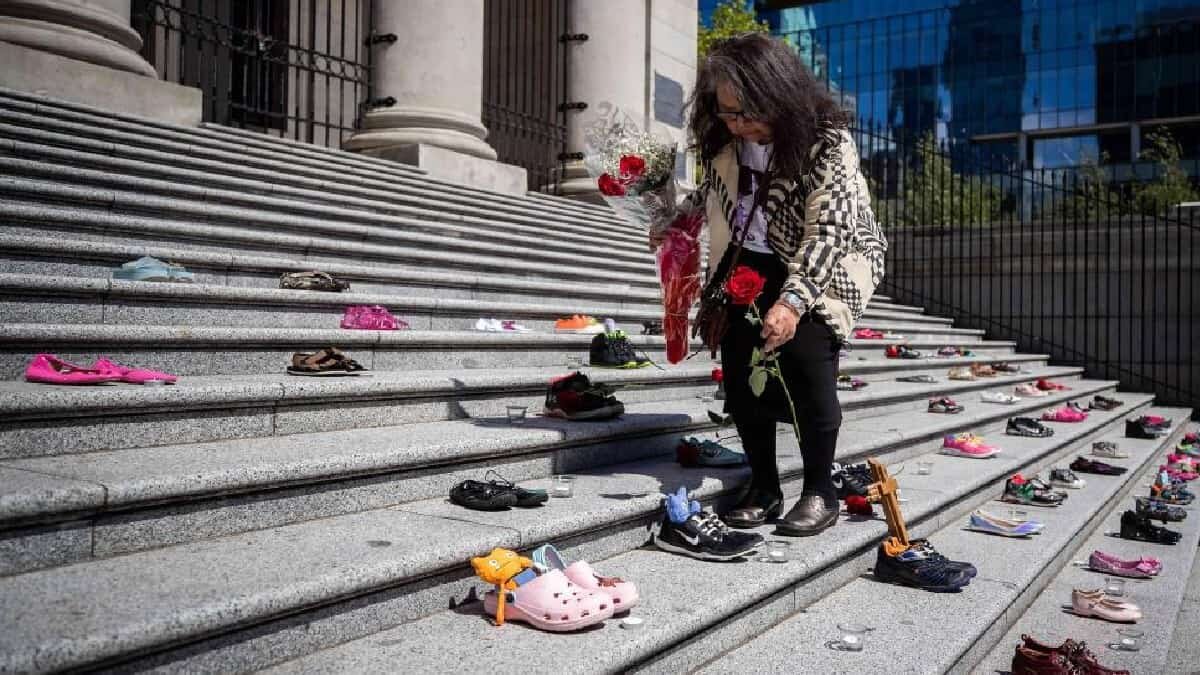 La sociedad canadiense lamentó el hallazgo de los restos de varios menores en un internado gubernamental.