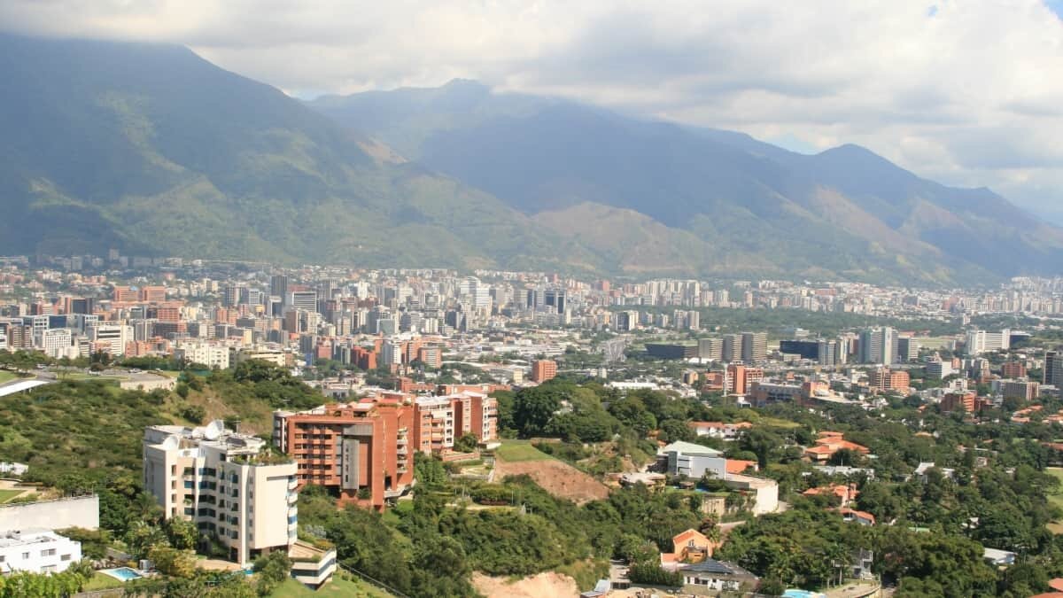 Te decimos cuáles son las 10 ciudades más y menos habitables del mundo en este 2021.
