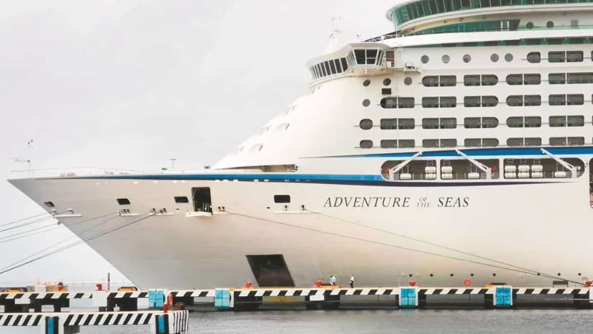 Luego de más de un año, atracó el primer crucero en un puerto mexicano con mil pasajeros.