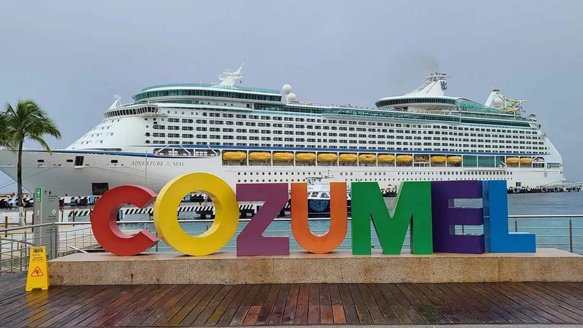 Luego de más de un año, atracó el primer crucero en un puerto mexicano con mil pasajeros.