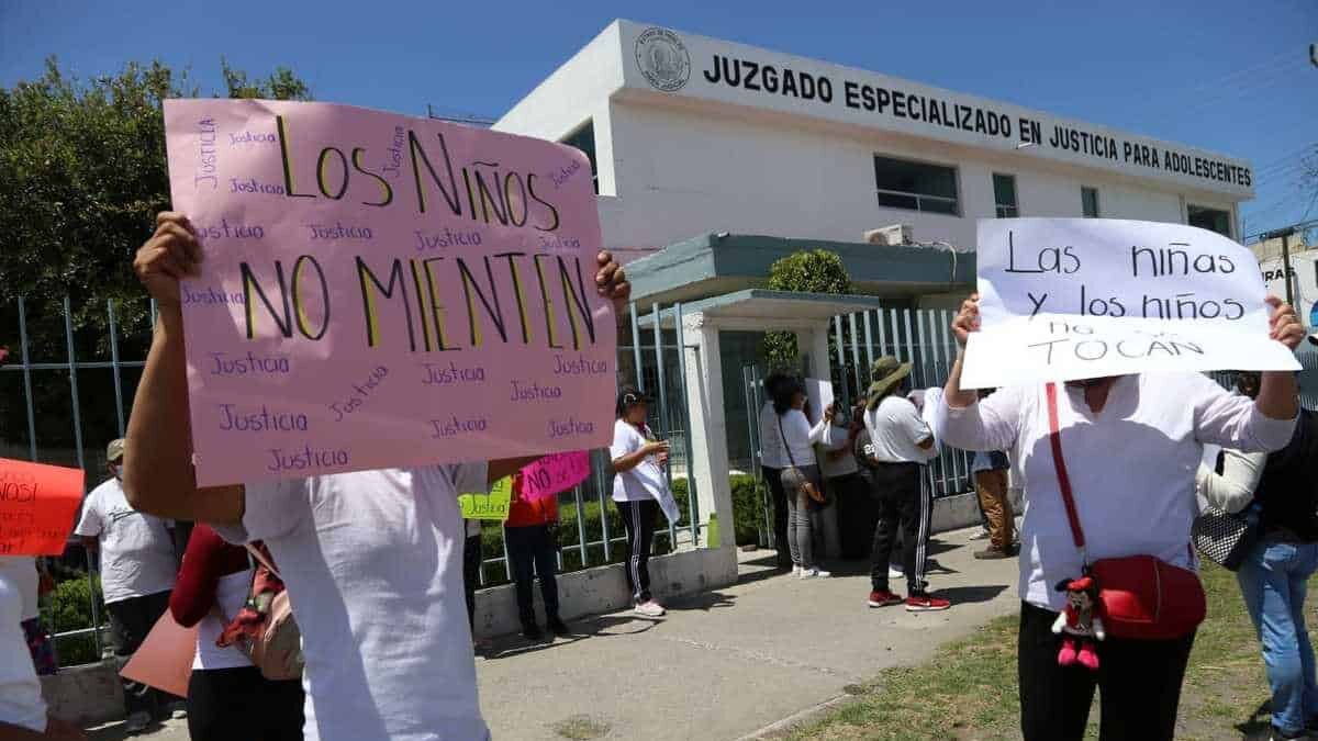 Exigen castigo contra menor que violó a siete niños en Hidalgo