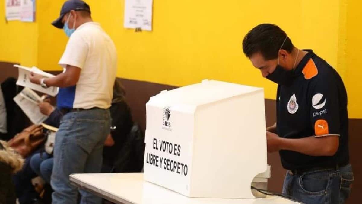 Prevén utilizar urnas electrónicas en consulta sobre expresidentes