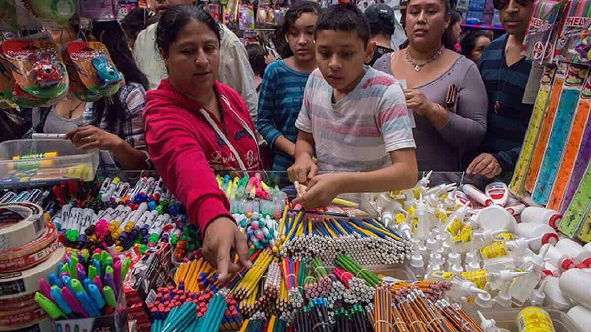El costo de los útiles escolares cada vez es mayor y representa un gasto inesperado para las familias de CDMX.