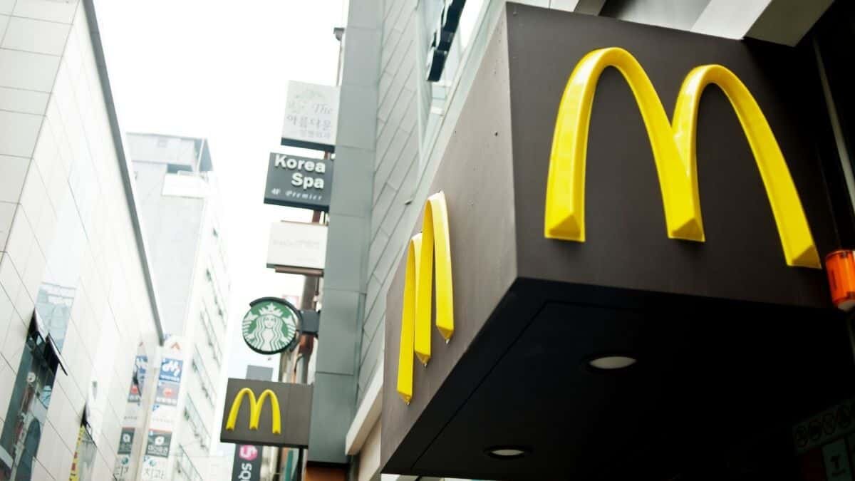Afecta apagón de internet a McDonald’s, AT&T y FedEx