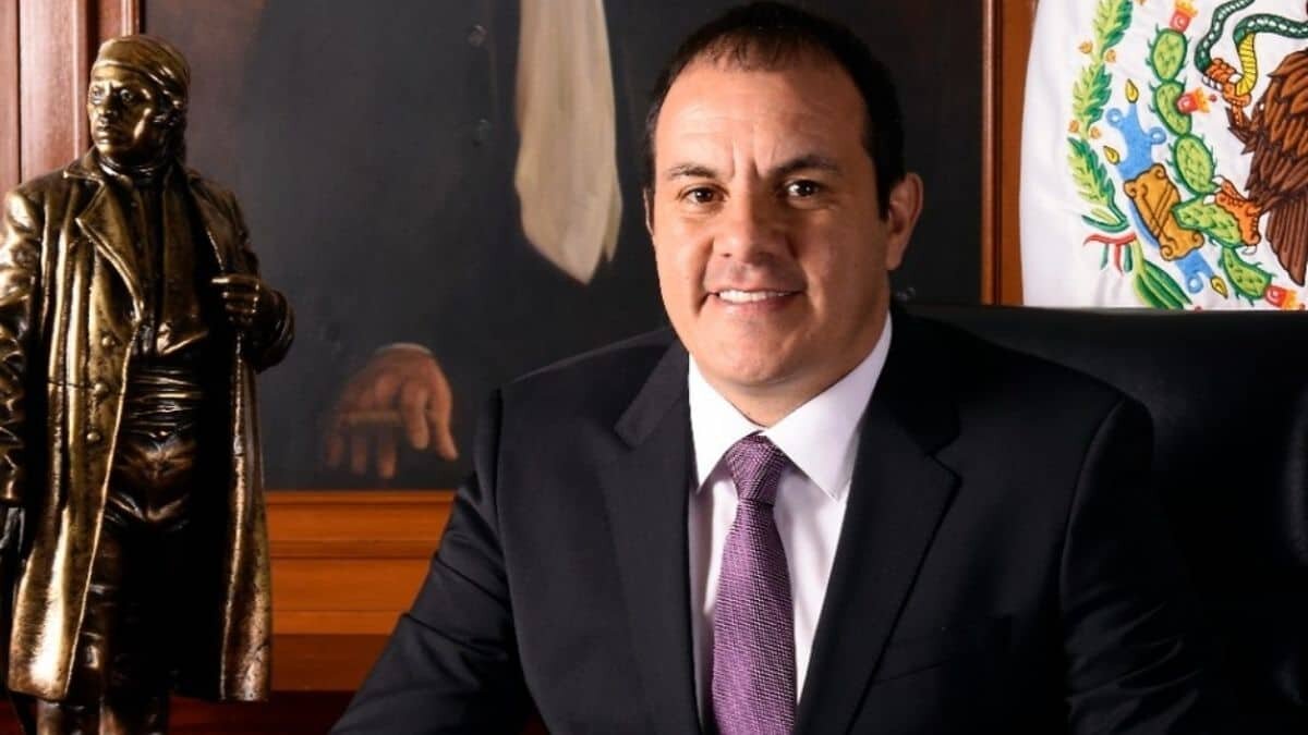 El exfutbolista negó separarse del cargo que actualmente ejerce en Morelos.