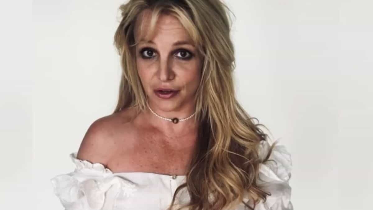 El tribunal encargado del caso frenó momentáneamente la solicitud de la cantante para destituir a su padre como tutor.