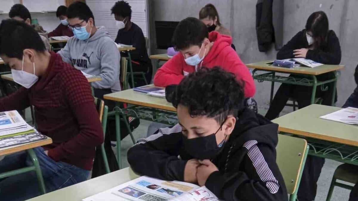 A pesar de la tercera ola de contagios que se vive en México, autoridades continúan con planes de regreso a clases para agosto.