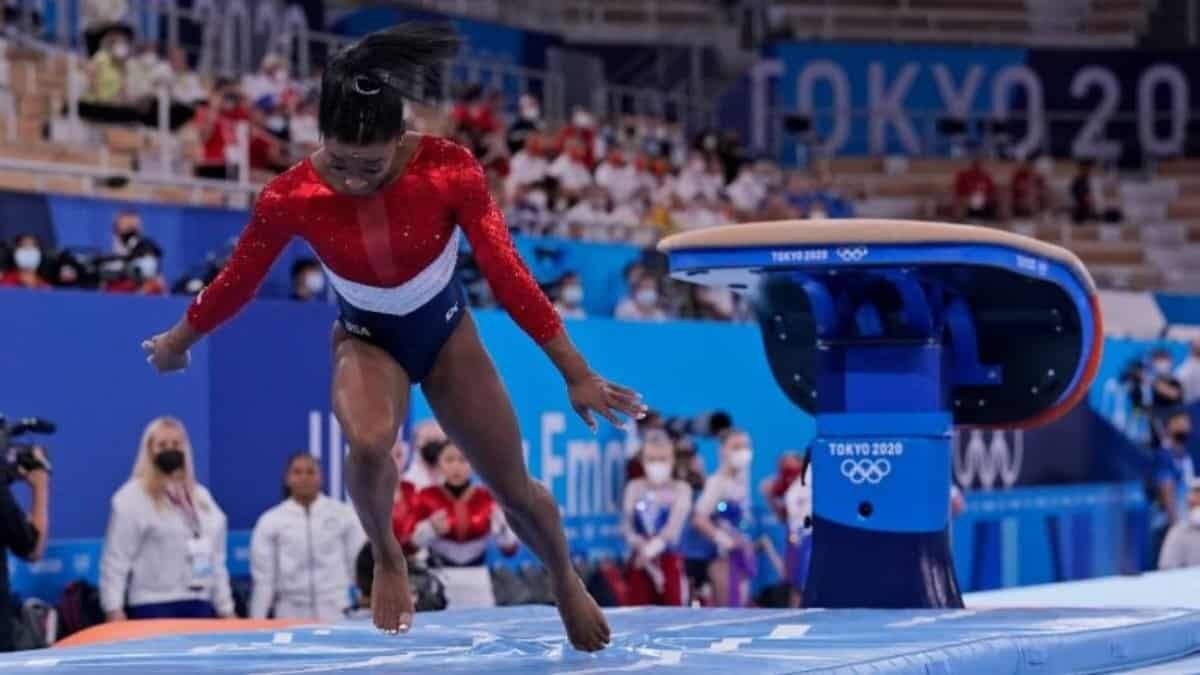 Problemas mentales orillaron a Simone Biles a retirarse de competencia por equipos en Tokio