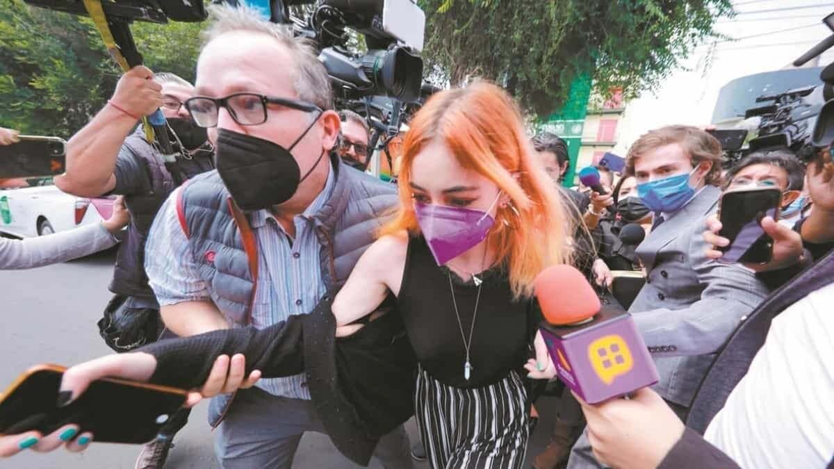 Abogados de la victima presentaron seis videos que circulan por internet como prueba contra la youtuber YosStop.
