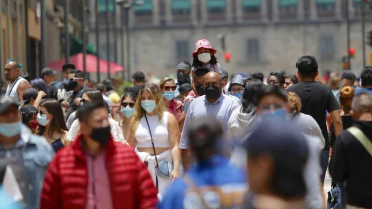 El subsecretario de salud admitió que México presenta una tercera ola de contagios tras el aumento de 22% en la curva epidemiológica.