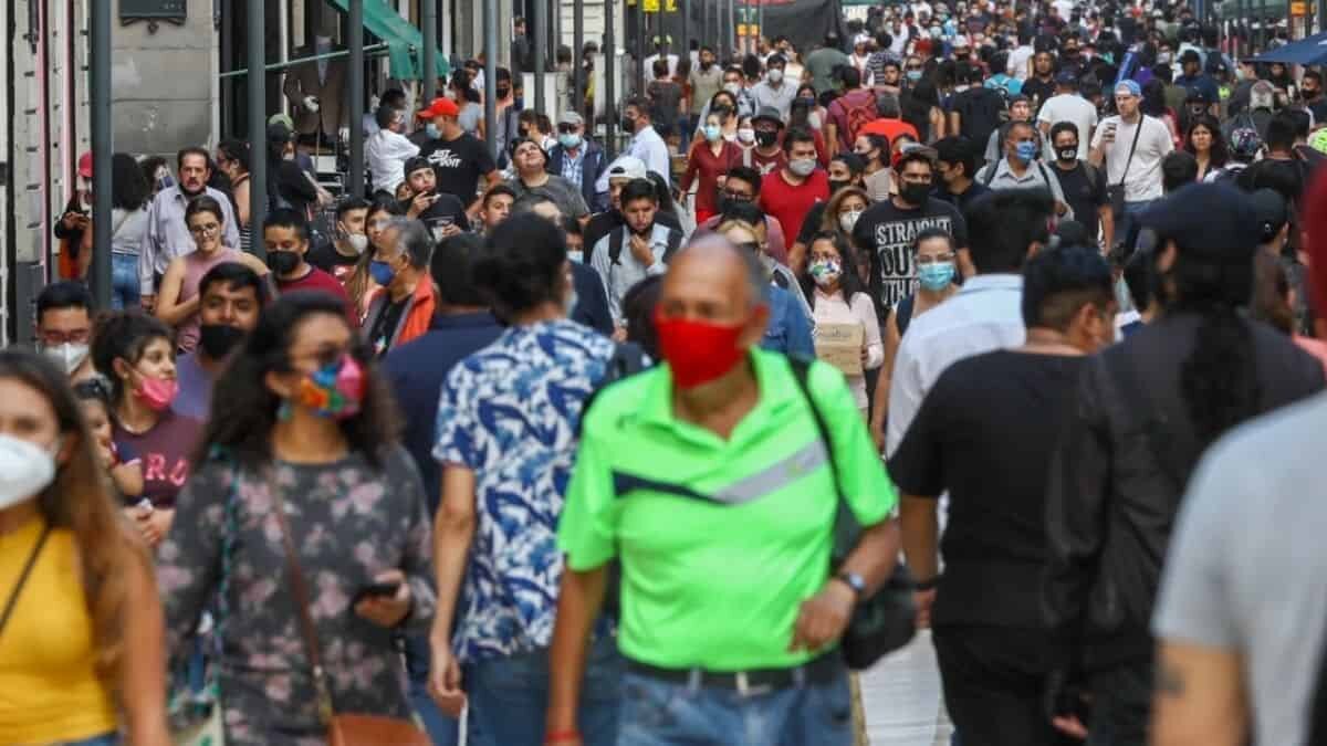 El subsecretario de salud admitió que México presenta una tercera ola de contagios tras el aumento de 22% en la curva epidemiológica.