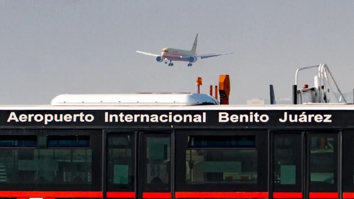 Organizaciones gremiales reconocieron la falta de una base de datos actualizada de planes de vuelo de respaldo en México.