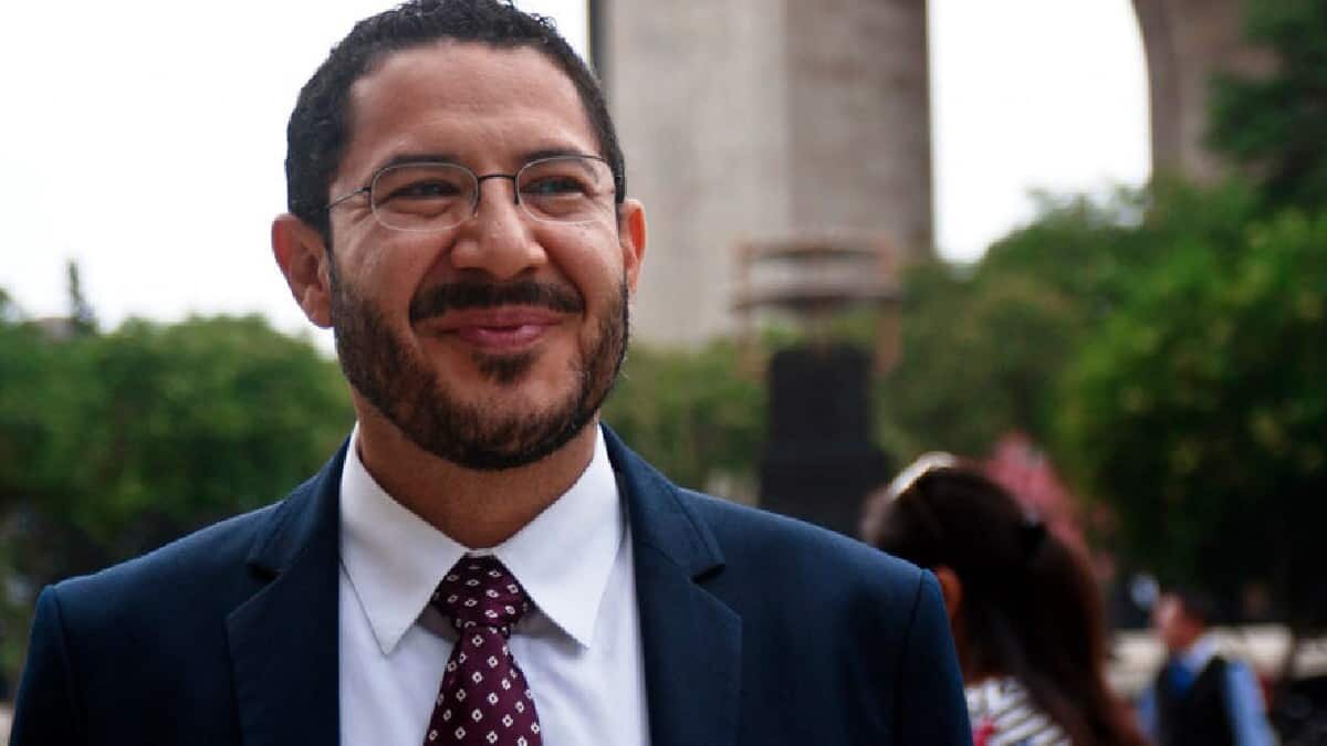 El senador aceptó colaborar con el Gobierno de la Ciudad de México, lo cual calificó como un gran honor.