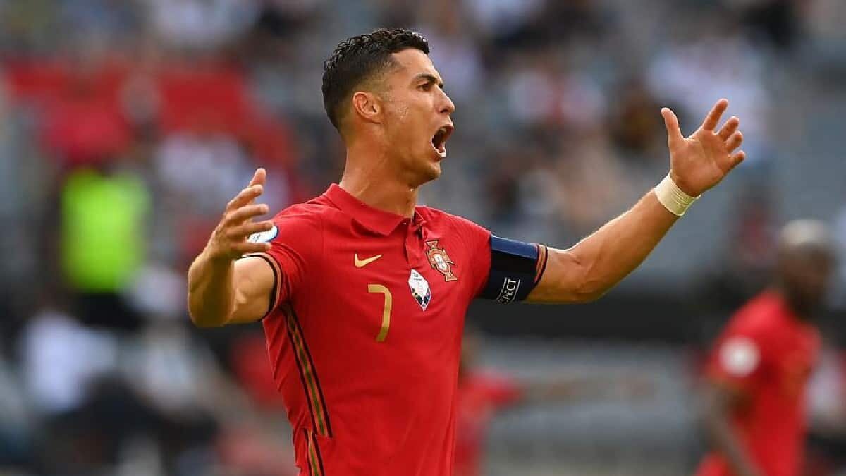 Destacan gesto de Cristiano Ronaldo contra consumo de refresco