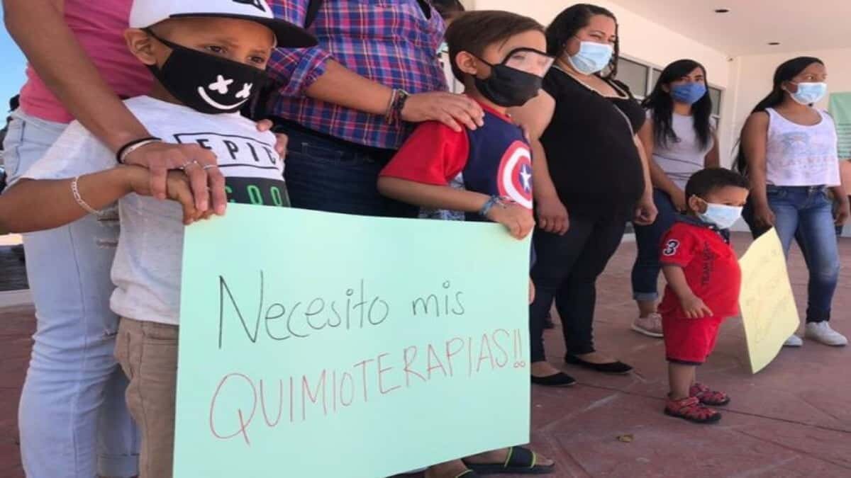 El funcionario llamó “exagerados” a los manifestantes, al tiempo que aseguró que se trabaja para obtener medicamentos oncológicos.