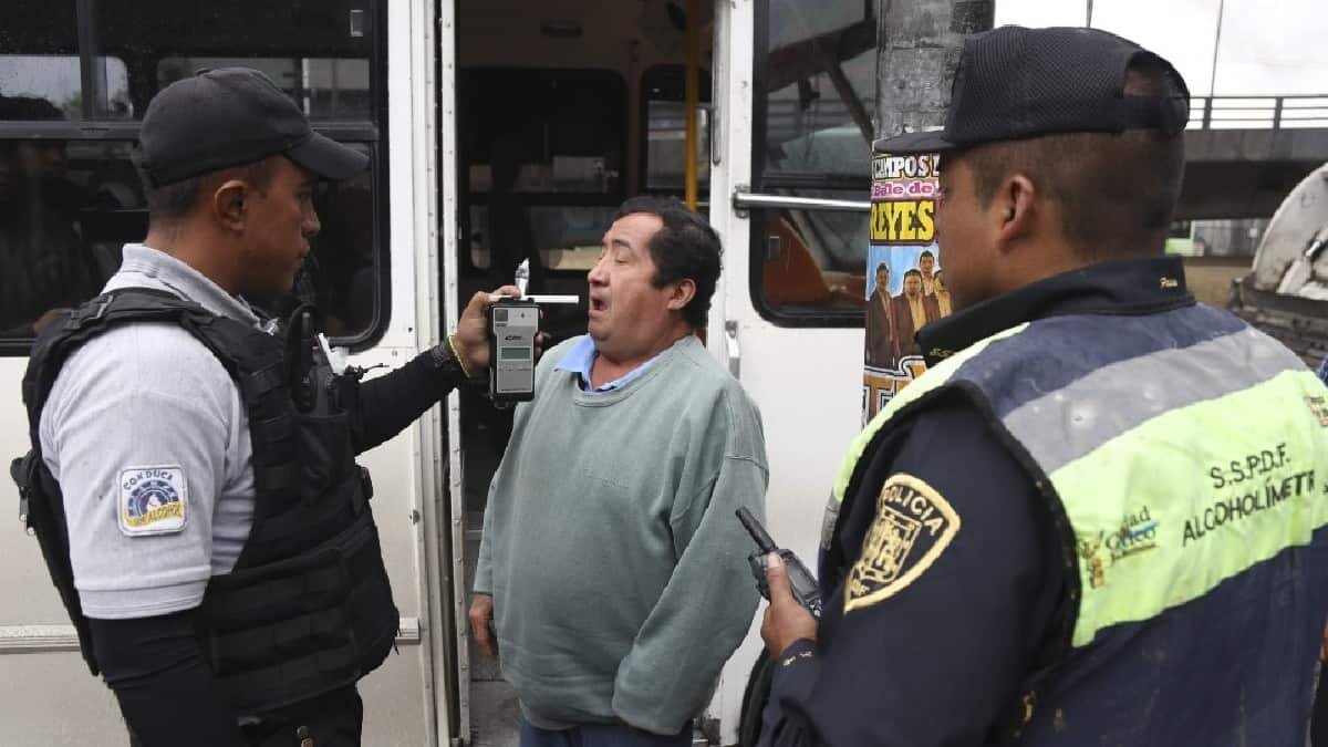 Con estos cambios se podrá quitar de inmediato la licencia de conducir a los conductores ebrios de transporte público y de carga.