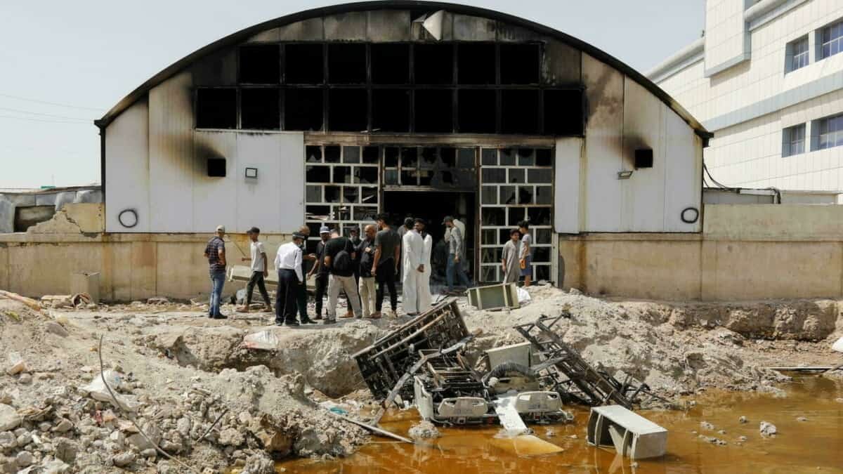 Incendio en hospital de Irak deja 92 muertos; denuncian negligencia