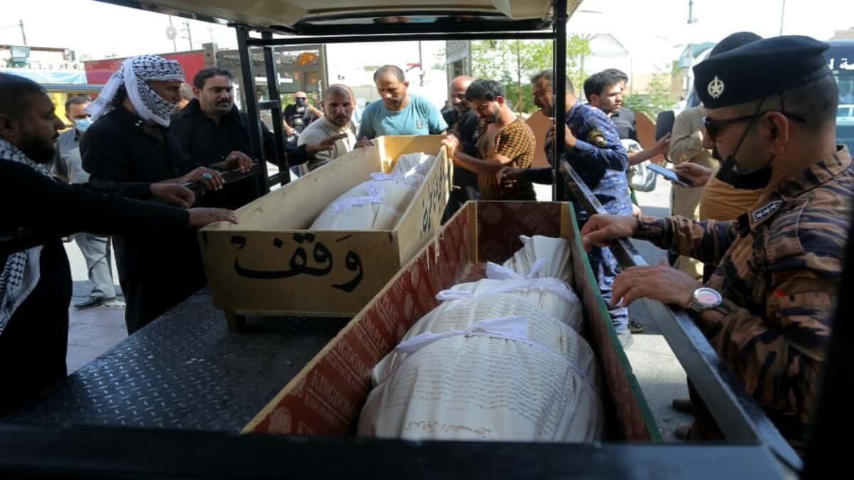 Suman 92 muertos tras incendio en hospital para pacientes Covid en Irak