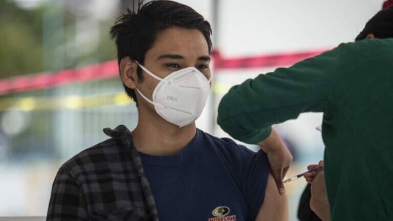 Comenzará vacunación de personas mayores de 18 años en CDMX