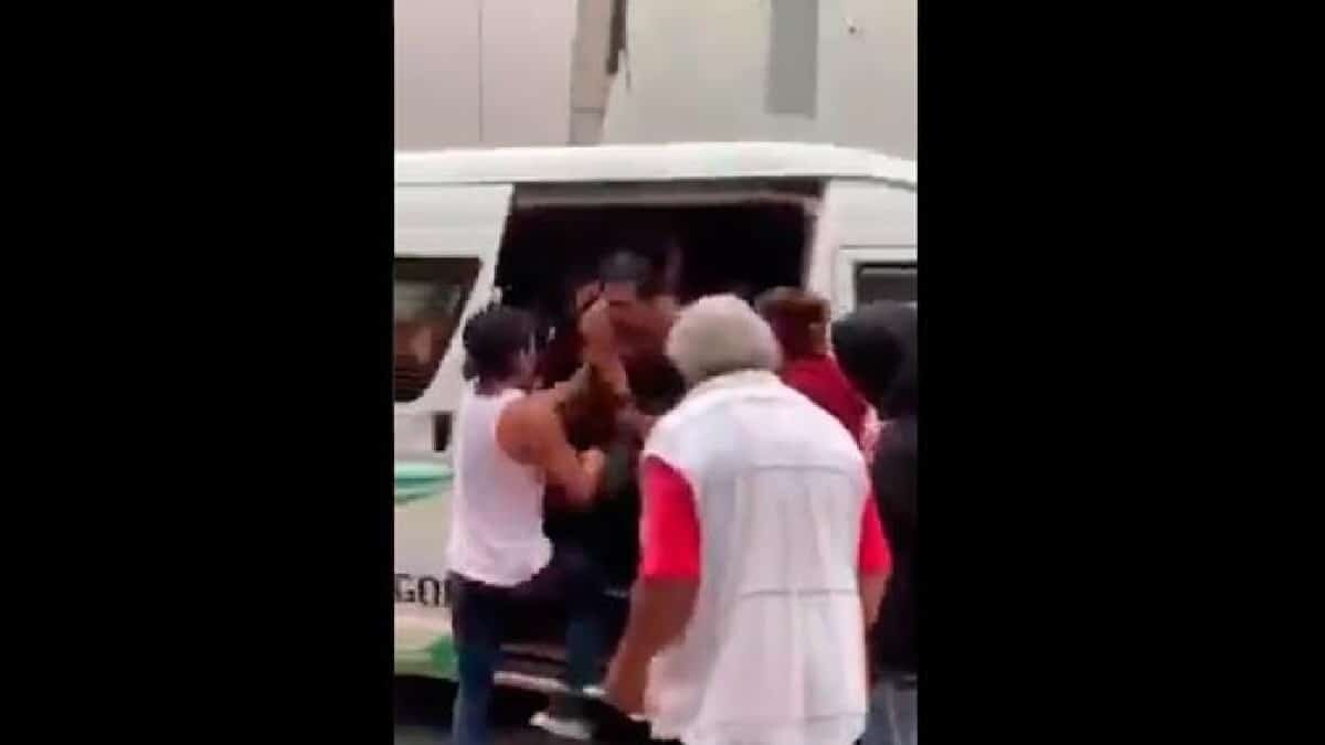 El sujeto intentó asaltar a los pasajeros de una combi en el municipio de Nicolás Romero, en el Estado de México.
