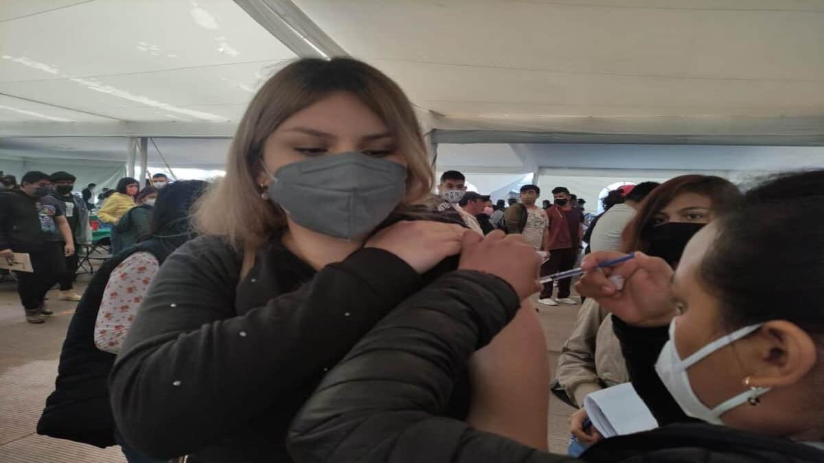 Por esta razón la vacuna Covid afecta más a los jóvenes