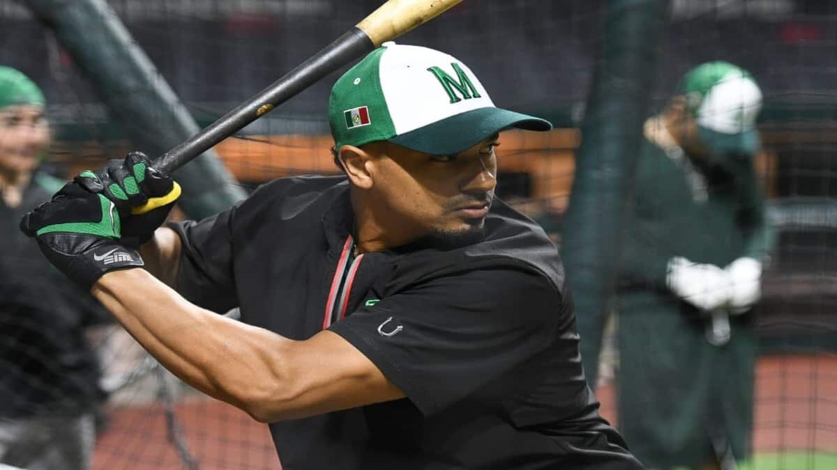 Se trata de los peloteros Héctor Velázquez y Sammy Solís quienes dieron positivo