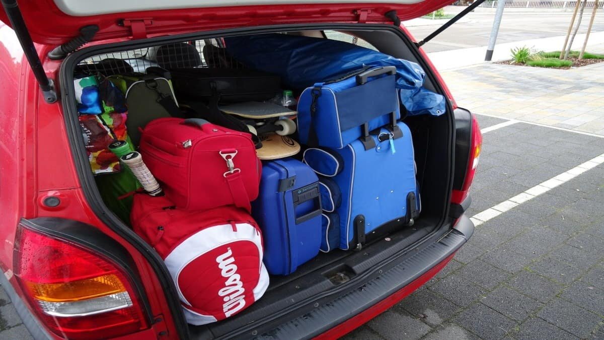 ¿Vas a viajar? Evita estas multas por exceso de equipaje en tu auto