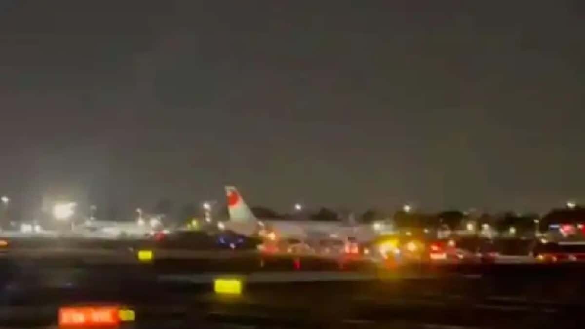Un avión de la compañía VivaAerobus fue revisado en el AICM tras recibir una amenaza de bomba.