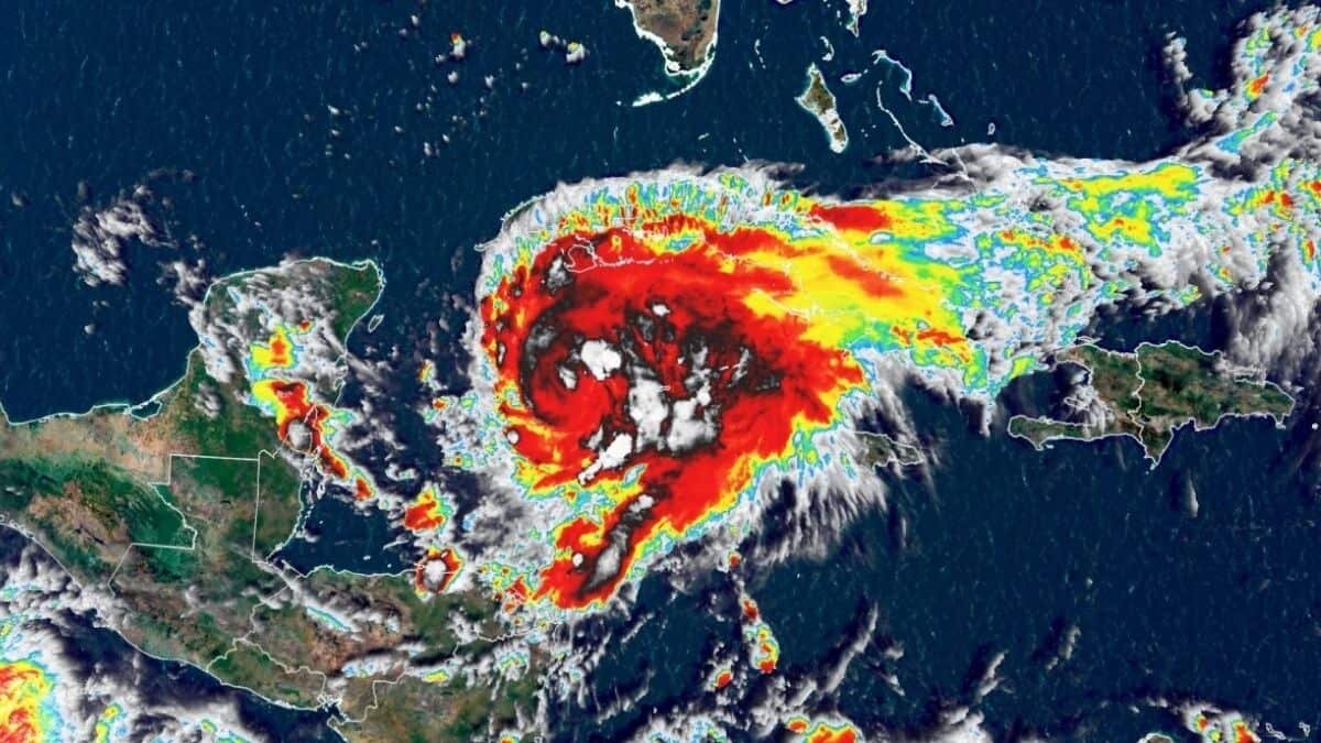 Impacta huracán Grace costas del sur de Quintana Roo