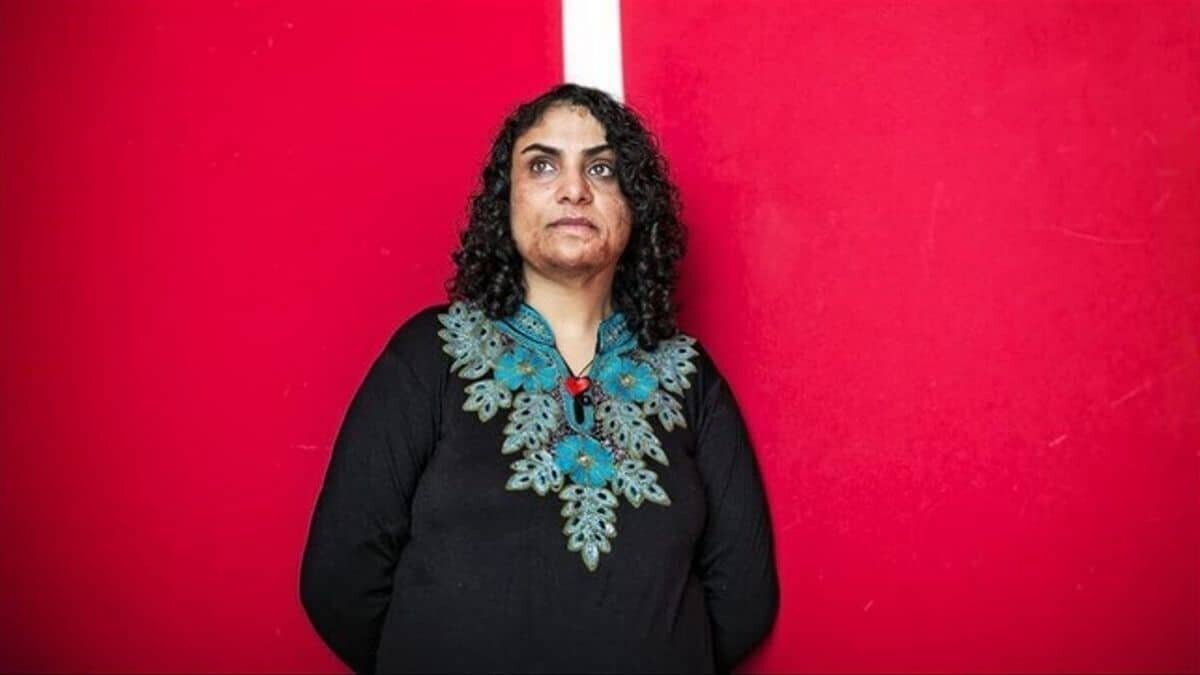 Nadia Ghulam, la escritora que vivió como hombre para sobrevivir al Talibán