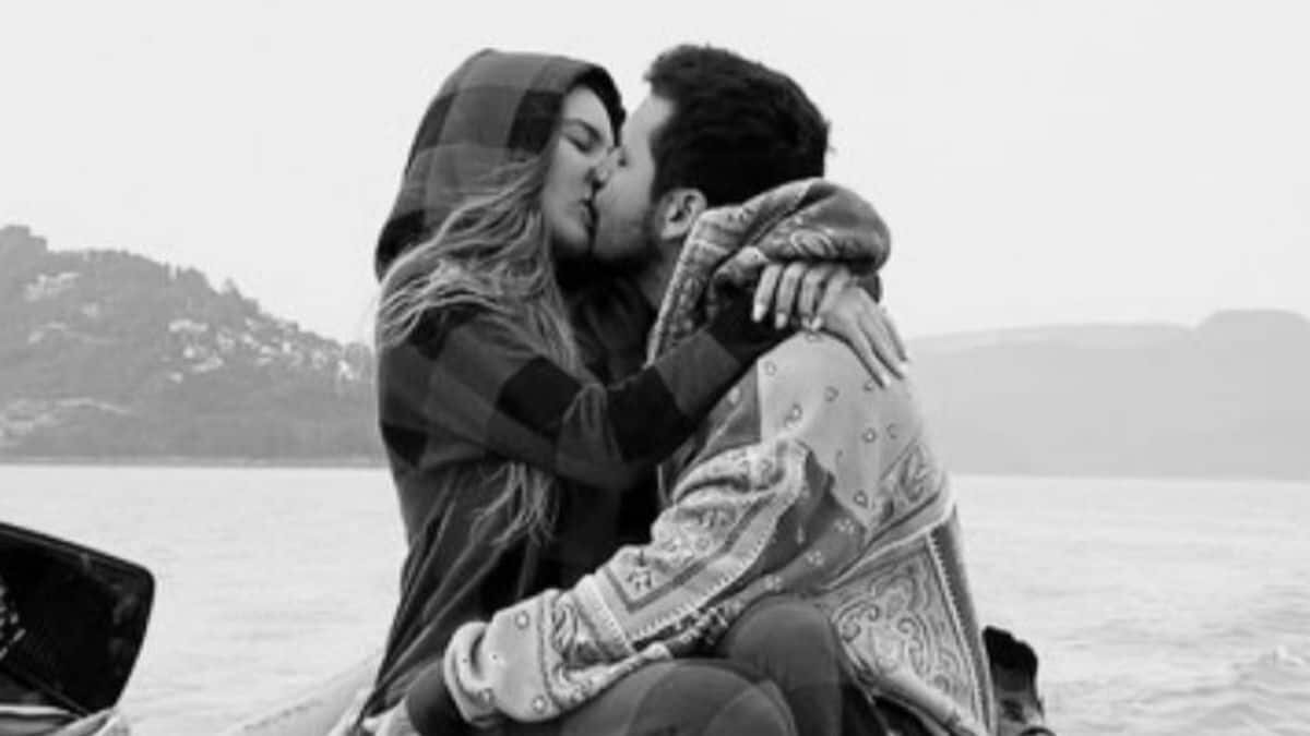 Aseguran que Belinda y Christian Nodal se casaron en España (Videos)