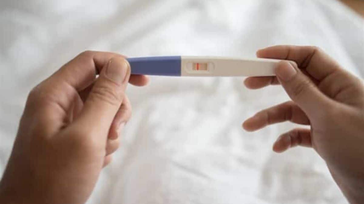 Padre recomienda a su hija usar DIU tras confundir pruebas