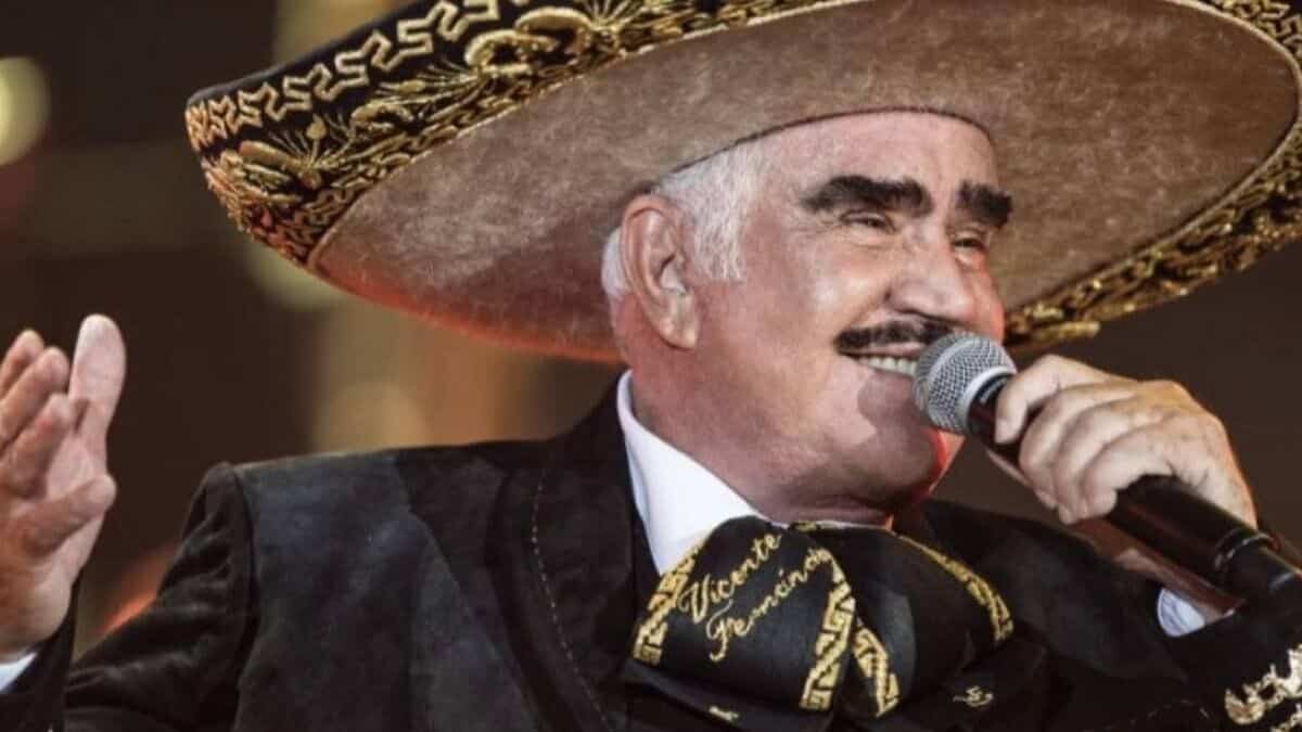 Realizan traqueotomía a Vicente Fernández