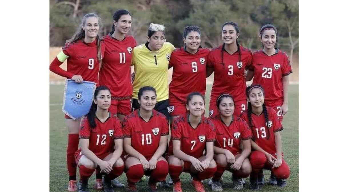 Temen mujeres futbolistas por su vida ante llegada del Talibán